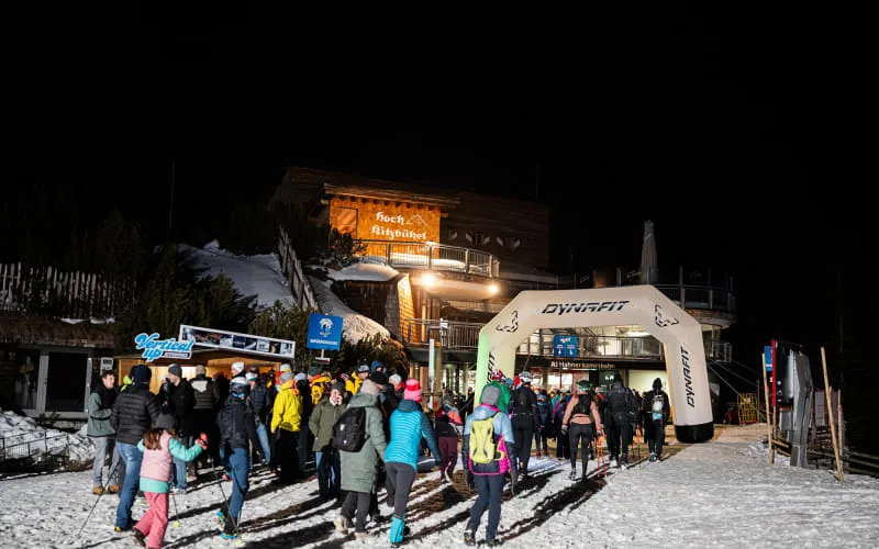 lowres_vertical_up_2026_02_28_c_peakpixelcafe_541.jpg